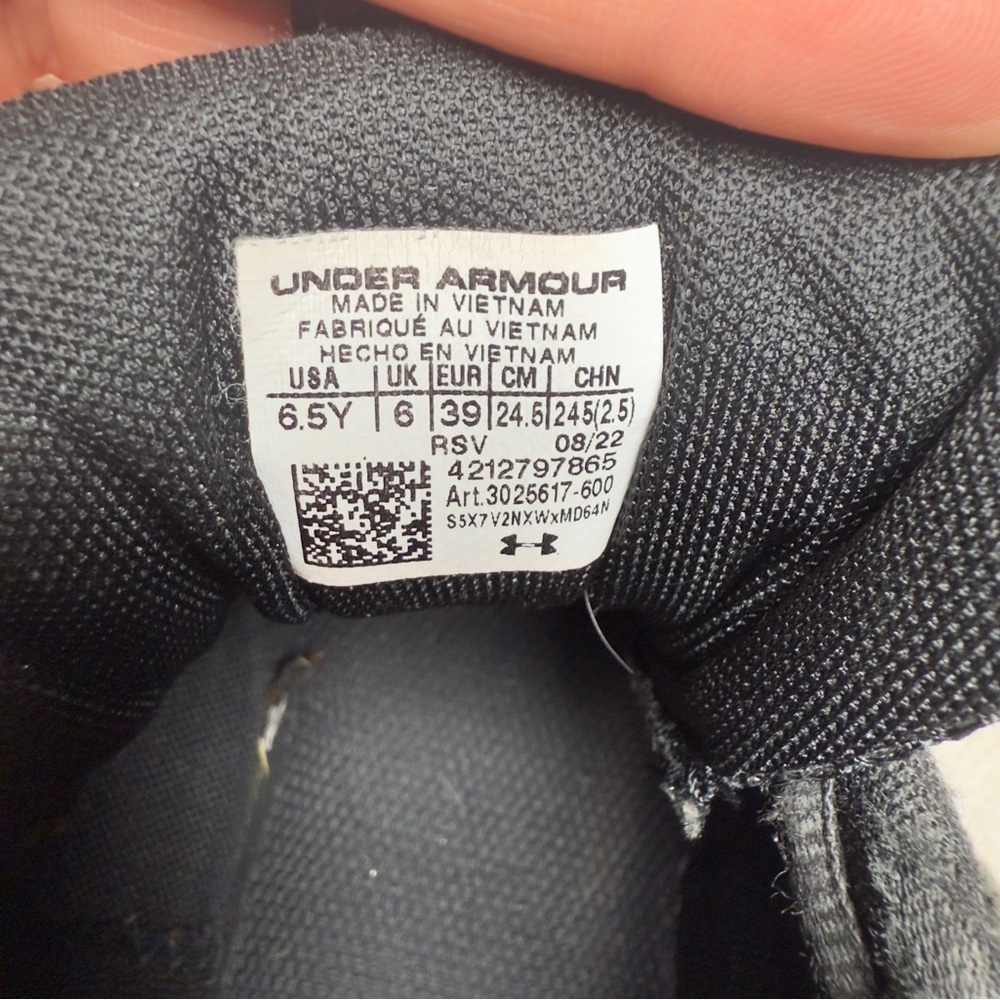 Under Armour Red and Black Sneakers with Breathable Mesh - Picture 8 of 8